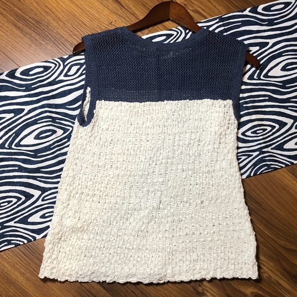 Hinge Blue White Sleeveless Open Weave Top M - Picture 2 of 5